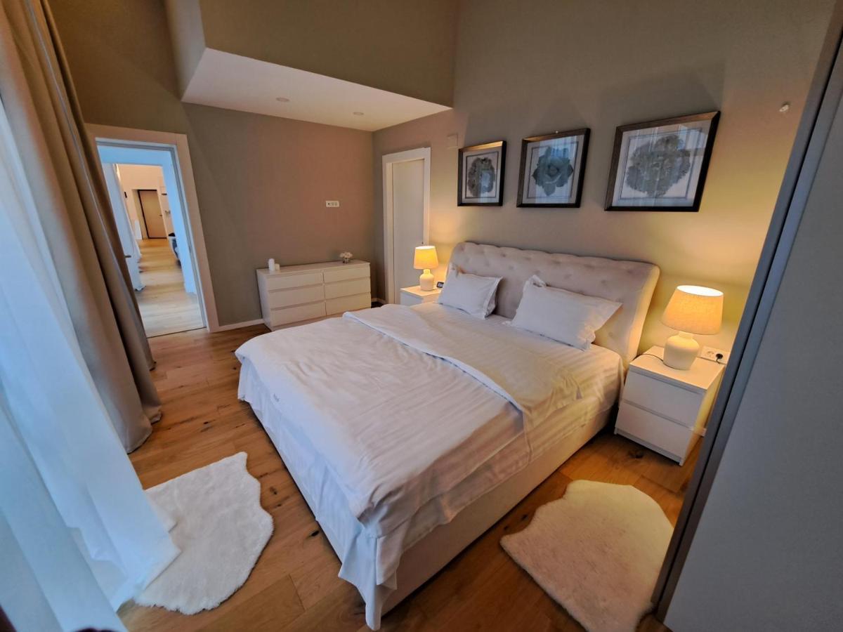 The Rock Apartment Sinaia Exterior photo